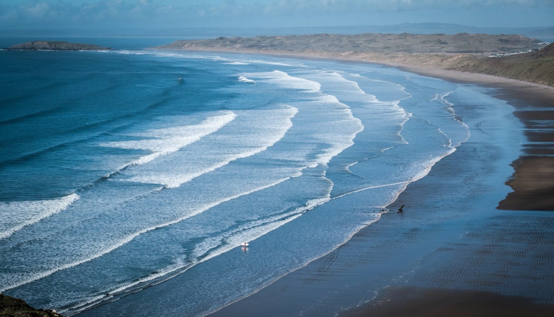 Great view of Waves at Llangennith surfing beach